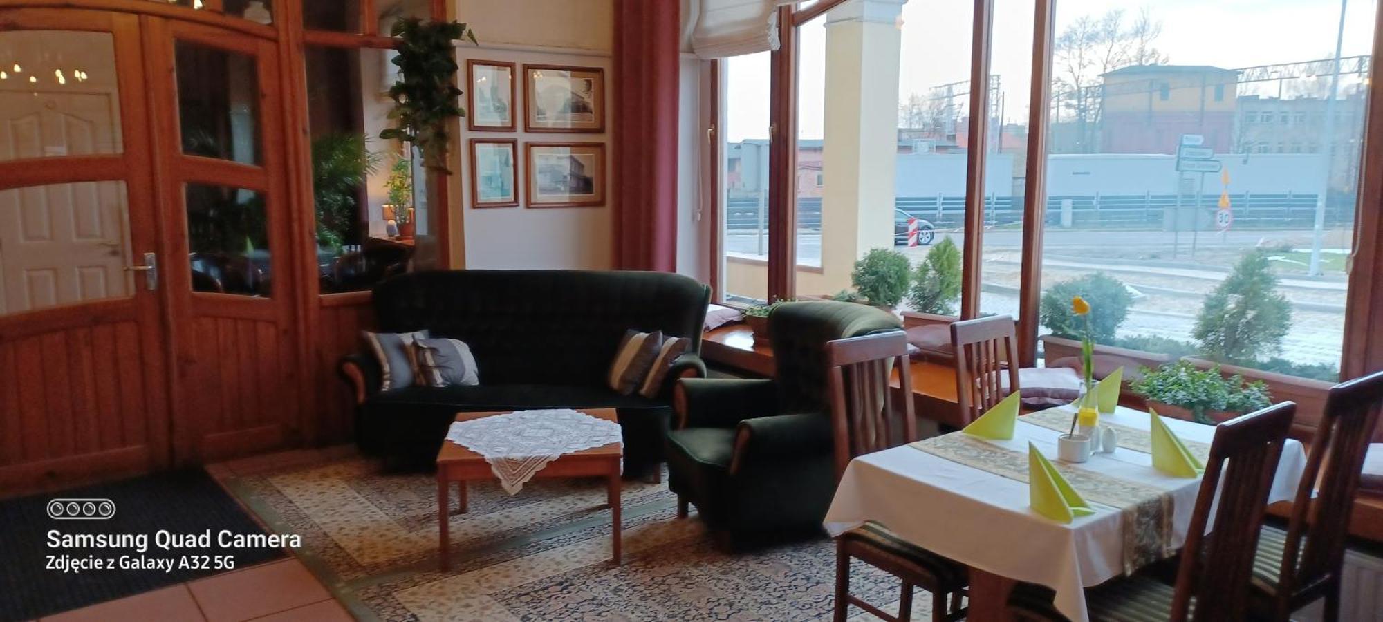 Wielkopolanka Pokoje Goscinne I Restauracja Chodzież Extérieur photo
