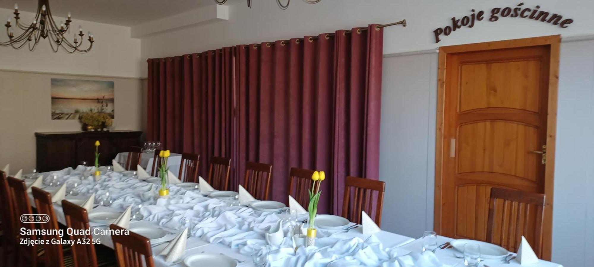 Wielkopolanka Pokoje Goscinne I Restauracja Chodzież Extérieur photo