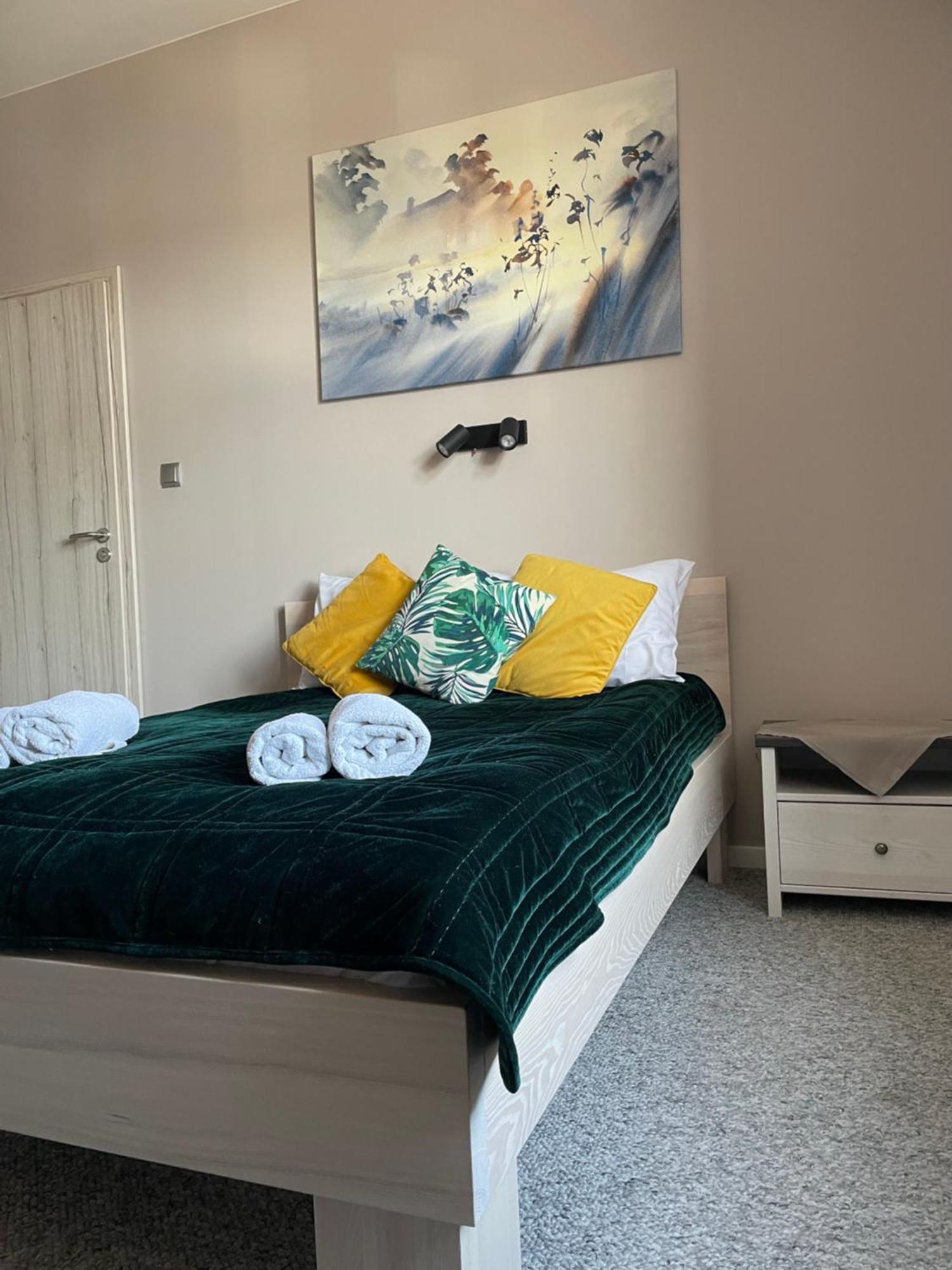 Wielkopolanka Pokoje Goscinne I Restauracja Chodzież Extérieur photo